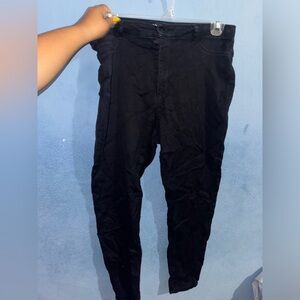 BLACK SKINNY JEANS